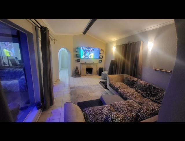 4 BEDROOM HOUSE RENTED IN JUKSKEI PARK